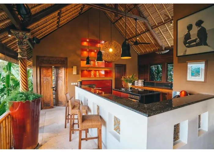 Unique Tropical High Class Oasis-cook Staff فيلة *